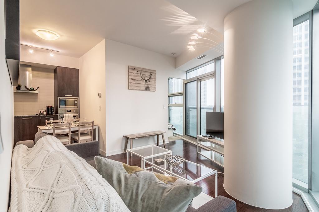 Aoc Suites - Two Bedroom Condo - City/Cn Tower View Toronto Extérieur photo
