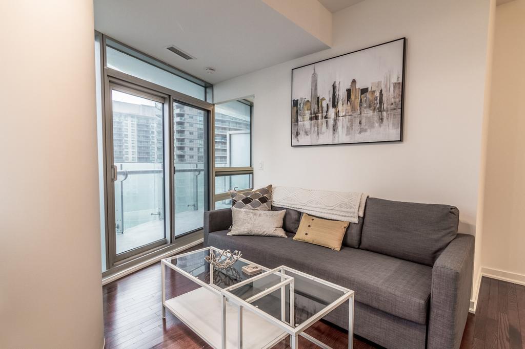 Aoc Suites - Two Bedroom Condo - City/Cn Tower View Toronto Extérieur photo